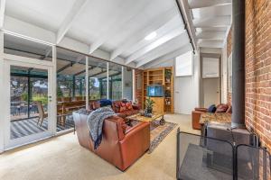 a living room with a couch and a tv at The Reserve Barossa in Nuriootpa