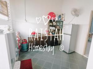 Kuchyň nebo kuchyňský kout v ubytování Raisyah Homestay, Melaka