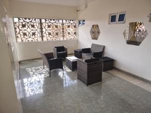Ruang duduk di Amazing Grace Hostel and International Serviced Apartments