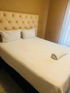 Postel nebo postele na pokoji v ubytování Royal Nest Guest House