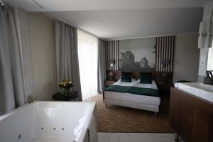 A bed or beds in a room at Thermal Hotel Visegrád