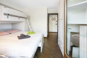 a bedroom with two bunk beds and a mirror at Appartamento Silvia in Valdisotto