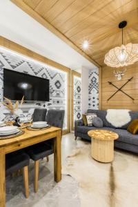 a living room with a couch and a table at Apartament Atena in Zakopane