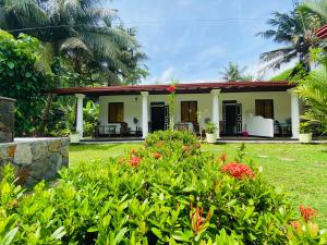 O grădină în afara Nature Villa Unawatuna