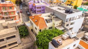 The surrounding neighborhood or a neighborhood close to a hosteleket