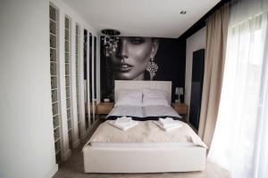 Säng eller sängar i ett rum på Apartament Południowy W80