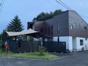 a house with a black and white building at 民宿　道 in Nasushiobara