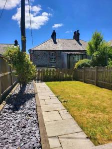 a backyard with a wooden fence and a house at 8 Duke Street - Launceston Cornwall in Launceston