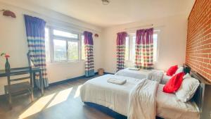 Rúm í herbergi á Cocina Mitho Chha BNB