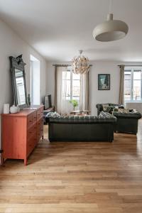 a living room with a couch and a table at Grande Maison Vichy - Maison ou Appartements en Centre ville in Vichy