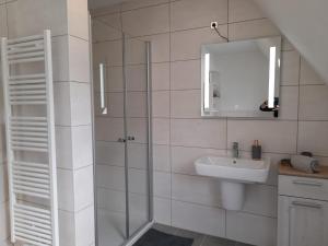 Koupelna v ubytování Doppelhaushälfte Seute Deern