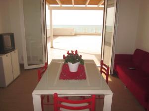 a white table with a potted plant on top of it at Mare d'Amuri in Porto Empedocle