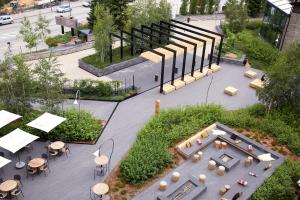 El barrio en el que está el hotel o un barrio cercano