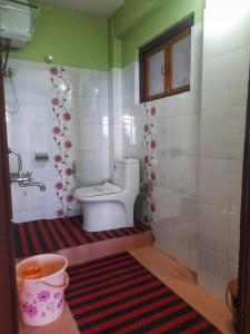 Koupelna v ubytování Mysa Homestays + 18 fotografií