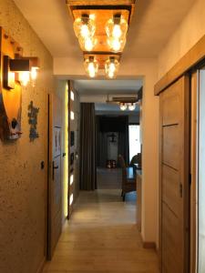a hallway leading to a living room with a chandelier at Swornegacie Villa nad Zbrzycą in Wielkie Zanie