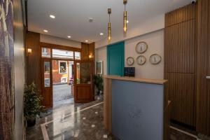 Ο χώρος του λόμπι ή της ρεσεψιόν στο Lynda Hotel