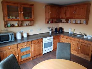Kuchyň nebo kuchyňský kout v ubytování Ferienwohnung am Kurpark