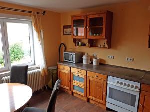 Kuchyň nebo kuchyňský kout v ubytování Ferienwohnung am Kurpark