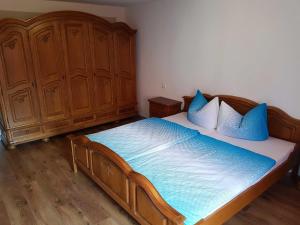 Postel nebo postele na pokoji v ubytování Ferienwohnung am Kurpark