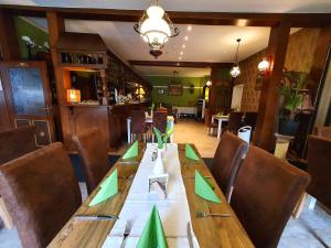 a dining room with a long table and chairs at Gasthaus "Burgstieg" in Stiege