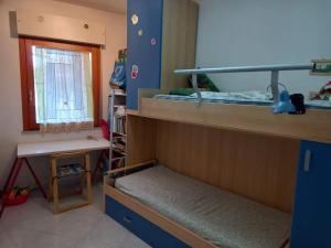 Poschodová posteľ alebo postele v izbe v ubytovaní Residenza L’Elicriso - Assemini