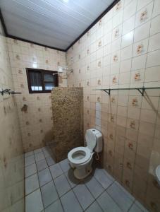 Kúpeľňa v ubytovaní Temporada piscina infantil, wifi e churrasqueira