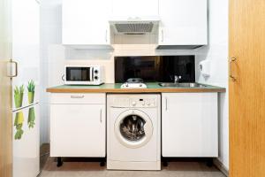 Kuchyňa alebo kuchynka v ubytovaní San Rafael 1 Apartments