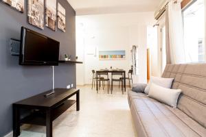 Televízia a/alebo spoločenská miestnosť v ubytovaní San Rafael 1 Apartments