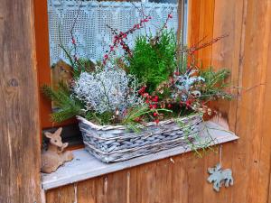 a basket of flowers sitting on a window sill at Haus Irina & Haus Anna in Elend