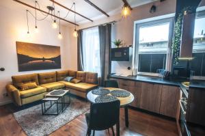 Kuchyňa alebo kuchynka v ubytovaní Dworcowa Centrum Apartament