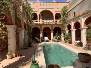 a courtyard with a swimming pool in a building at RIAD CHANT D'ETOILES tadighoust in El Hara