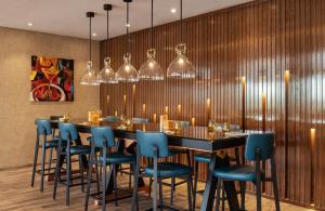Restaurace v ubytování Radisson Dubai Damac Hills + 37 fotografií