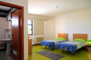 Llit o llits en una habitació de HI Castelo Branco - Pousada de Juventude