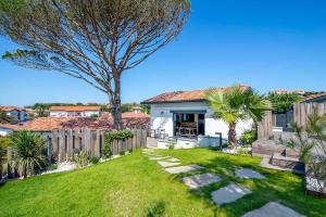 a house with a tree in the yard at Maison d'hôtes Etxea_&_co in Bidart