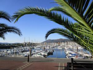 アンダイエにあるAppartement Hendaye, 2 pièces, 4 personnes - FR-1-2-351のマリーナに停泊する船