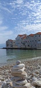 a group of rocks sitting on the shore of a beach at "Ivanera" Postira otok Brač in Postira