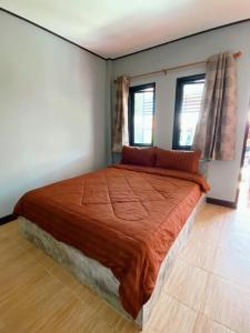 Postel nebo postele na pokoji v ubytování โรงแรม MT homestay