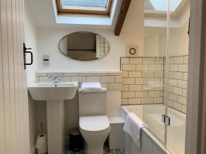 A bathroom at The Old Chapel Manton