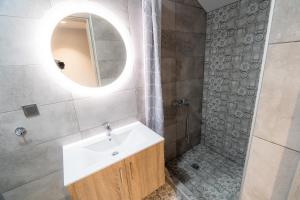 Koupelna v ubytování Onar House