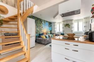 Kuchyňa alebo kuchynka v ubytovaní Casa Inca Calais - Duplex Soleil Latino - Parking Free, Station + 20 fotografií