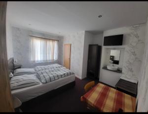 Postel nebo postele na pokoji v ubytování Hotel Zum Ritter