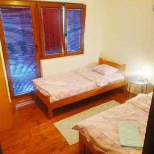 Ένα ή περισσότερα κρεβάτια σε δωμάτιο στο Apartmani Božana Vojinović