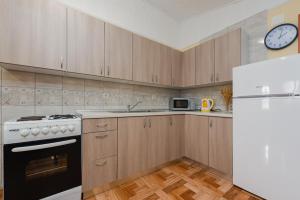 Kuchnia lub aneks kuchenny w obiekcie APARTMANI ZLATA