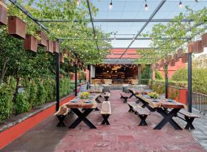 Un jardín fuera de Fiesta Americana Hacienda Galindo Resort & Spa