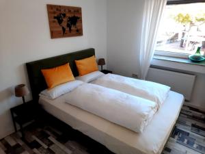 Ein Bett oder Betten in einem Zimmer der Unterkunft Hotel JUMAs