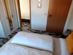 Ein Bett oder Betten in einem Zimmer der Unterkunft Hotel JUMAs
