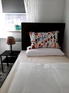 Ein Bett oder Betten in einem Zimmer der Unterkunft Hotel JUMAs