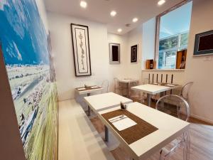 a room with two tables and a painting on the wall at Casa da Carmen Boutique & Private Spa in Mezzolombardo