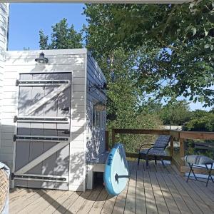 Balkón nebo terasa v ubytování lodge avec vue sur la rivière