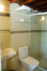 a bathroom with a toilet and a sink at Pousada e Hostel Chez Marianne in Salvador